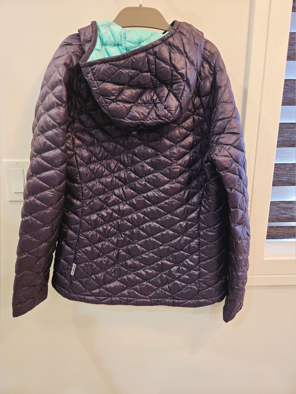 The North Face Women’s Quilted Hooded Jacket - Purple with Teal Lining - Picture 2 of 4